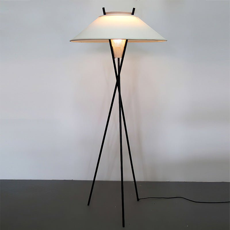 Tripod Hoka Floor Lamp – Articture