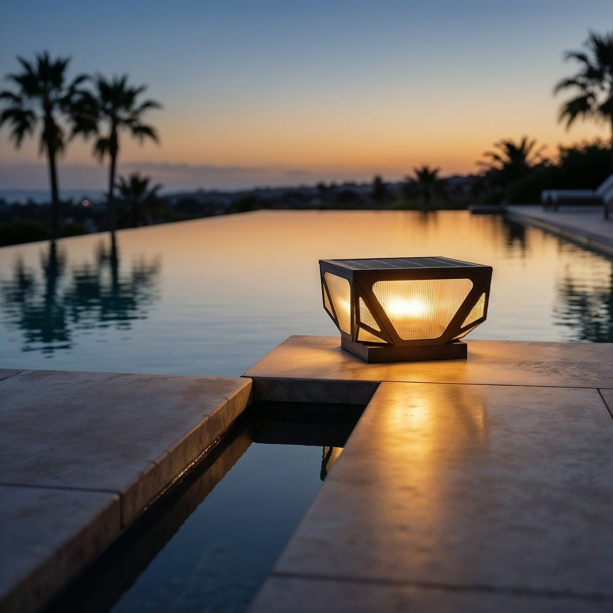 Glow Beam Outdoor Light (Solar) — lifestyle