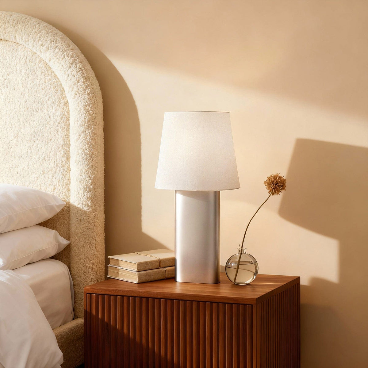 Ovale Table Lamp — lifestyle